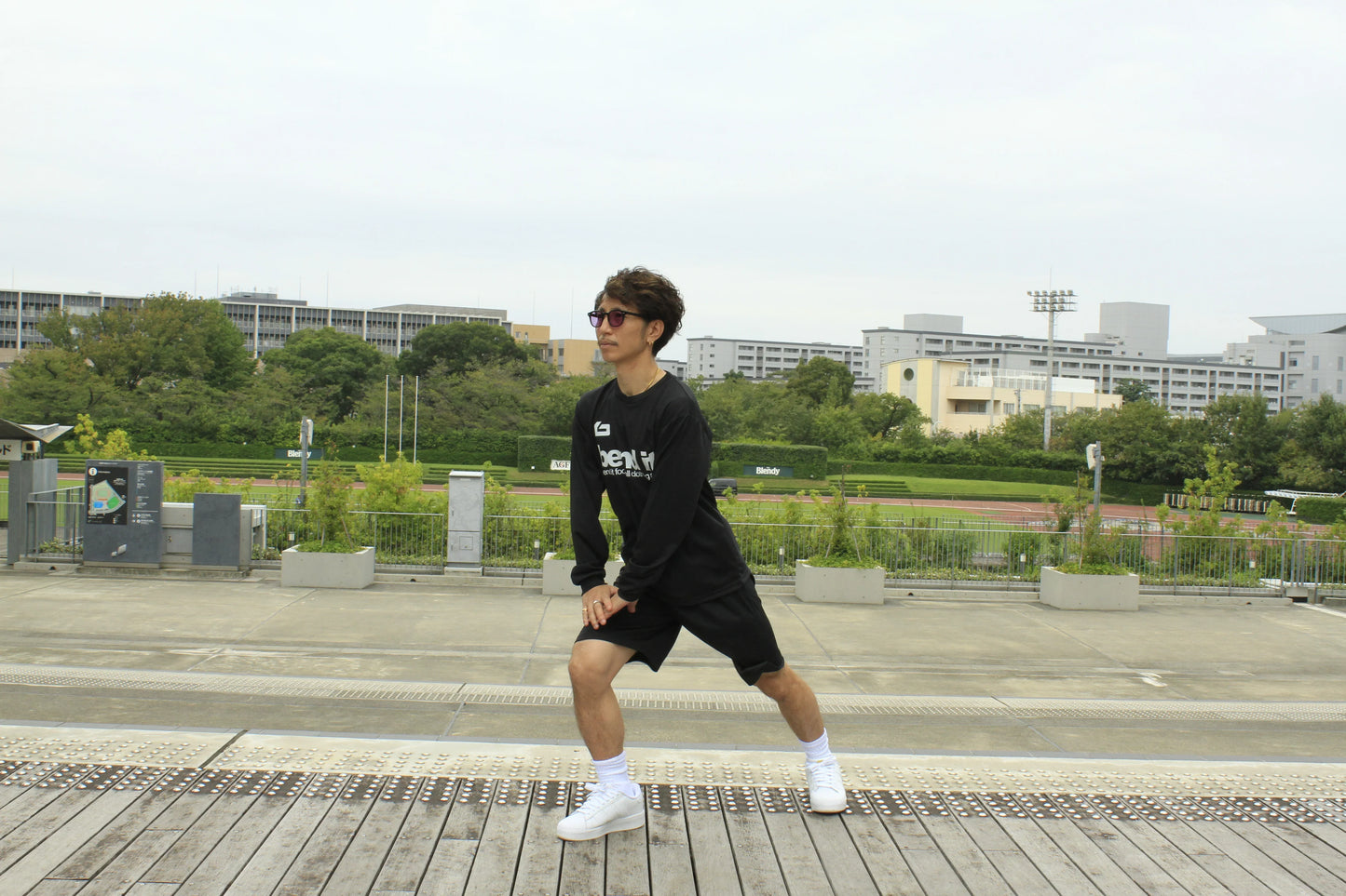 純粋で誠実な想いを込めた、グラウンドでも街でも映えるモダンなメッセージロングTシャツ be25_03 止蹴運ドライロングスリーブTシャツ | Bend It サッカーウェア