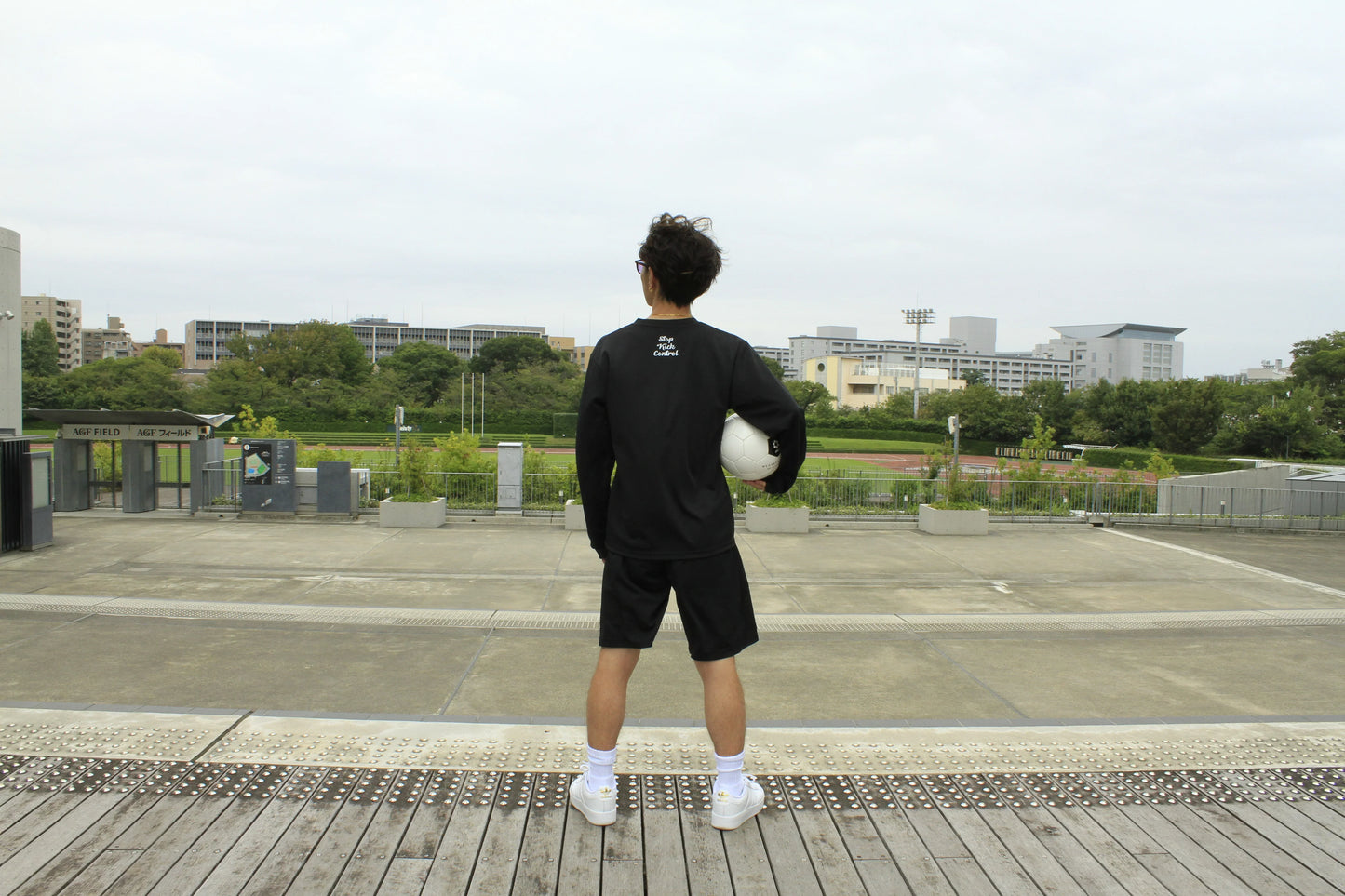 純粋で誠実な想いを込めた、グラウンドでも街でも映えるモダンなメッセージロングTシャツ be25_03 止蹴運ドライロングスリーブTシャツ | Bend It サッカーウェア