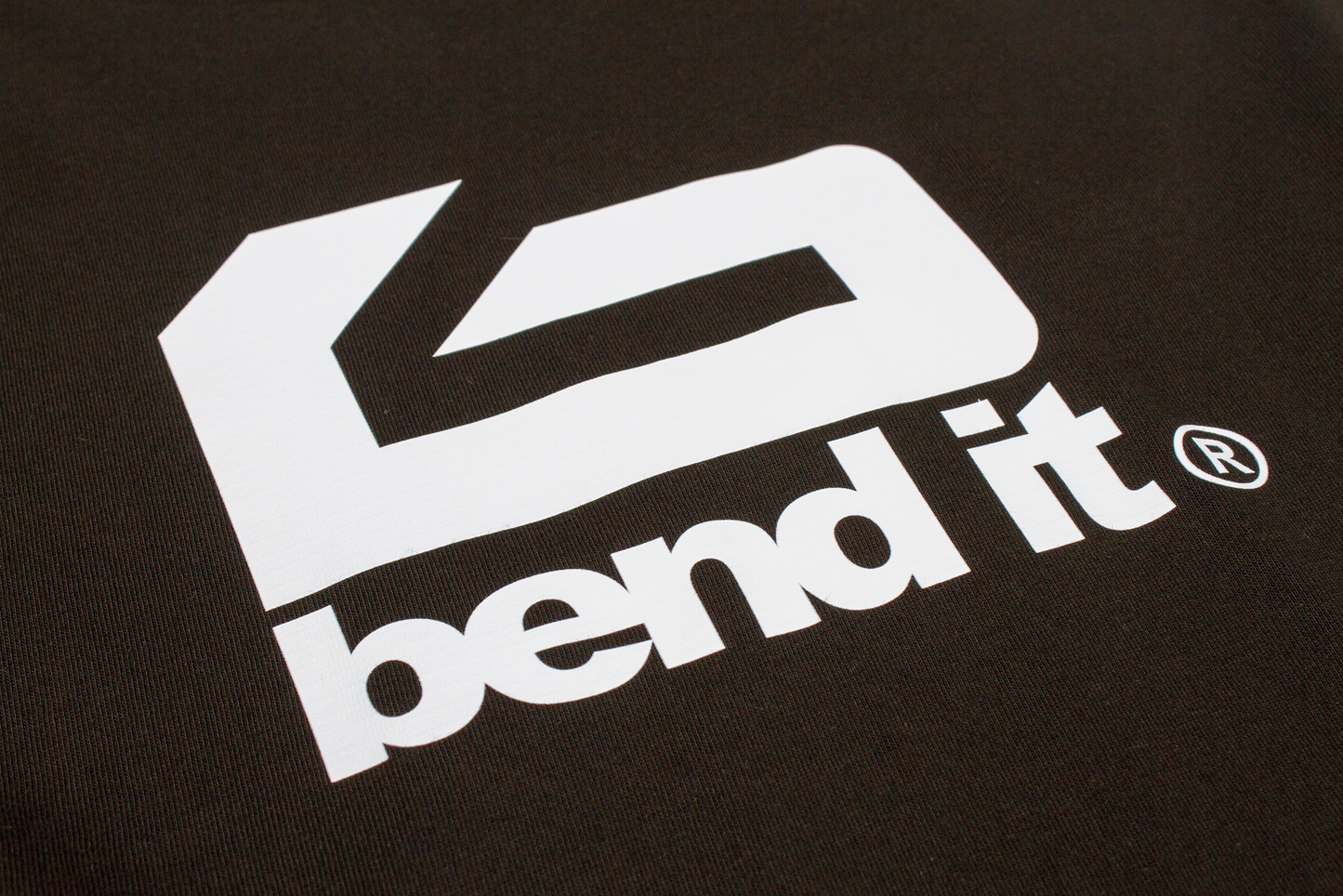 快適でタイムレスなコットンロゴTシャツ｜オールシーズン活躍する万能デザイン be25_05 コットンlogoTシャツ | Bend It サッカーウェア