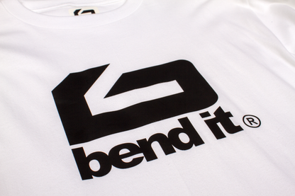 快適で汎用性の高い ビッグロゴ ロングスリーブTシャツ｜シーズンレスデザイン be25_13 コットンlogo ロングTシャツ | Bend It サッカーウェア