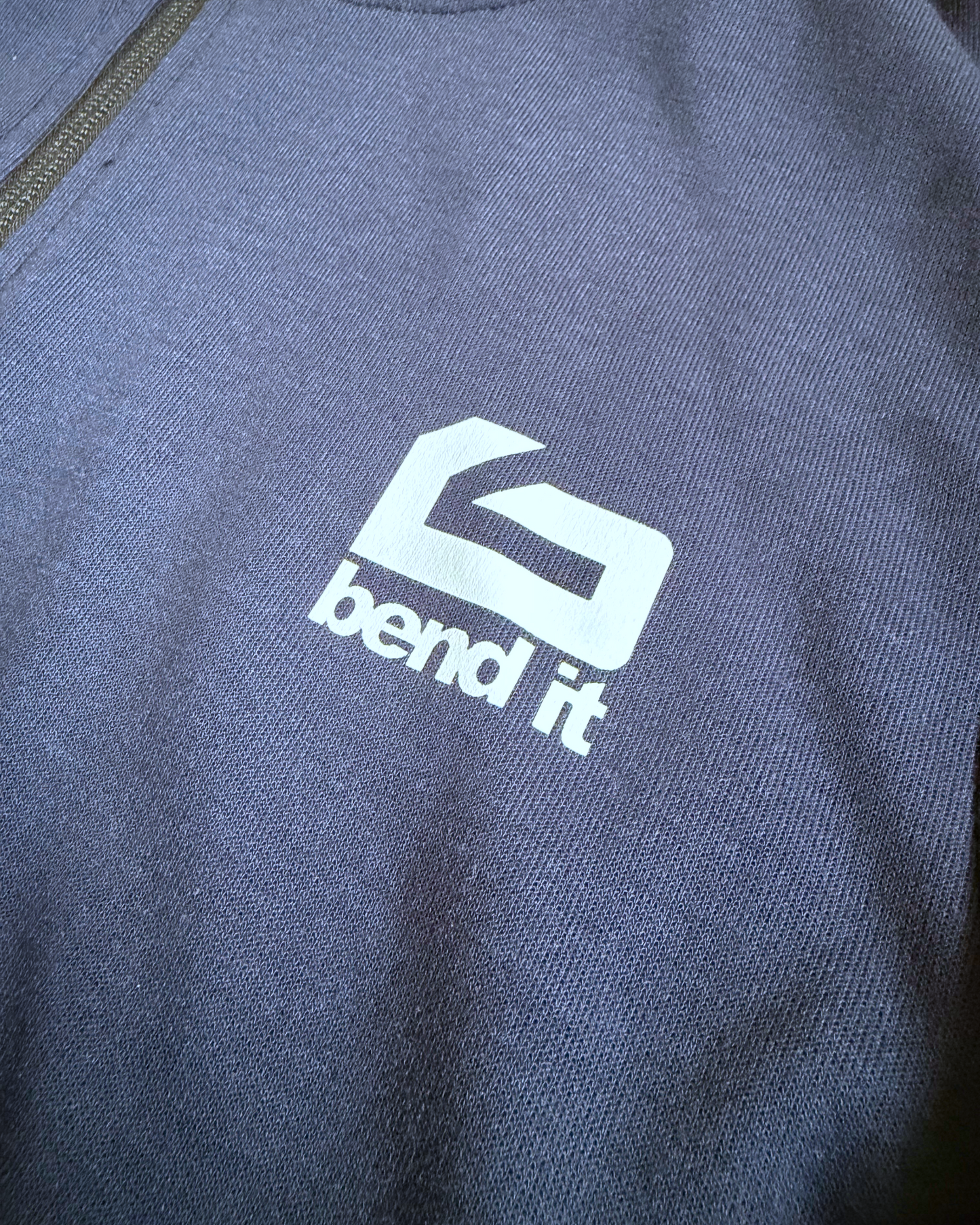 be26-07 women’s big logo Full-zip parka | Bend It サッカーウェア
